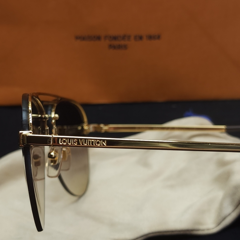 Authentic Louis Vuitton Clockwise Sunglasses Z1020W W/ Dust Bag, Box And Bag - Picture 12 of 16